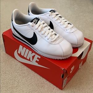Nike Women’s Classic Cortez Leather shoes
